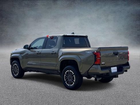Used 2025 Toyota Tacoma TRD Sport AWD/4WD image 4