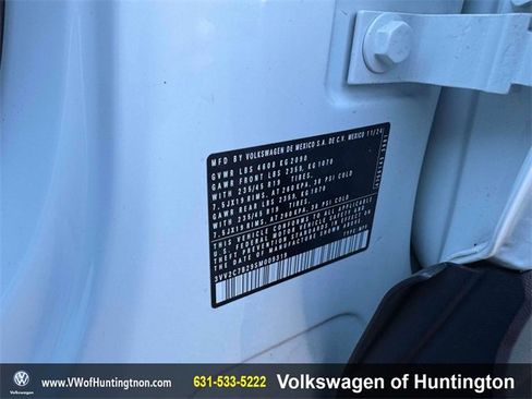 Certified 2025 Volkswagen Taos SE w/ Taos Adventure Package (SXB) image 11