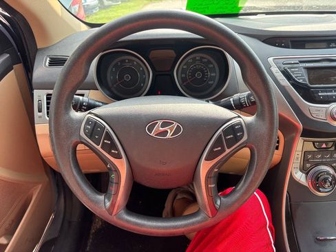 Used 2013 Hyundai Elantra GLS w/ Preferred Pkg FWD image 11