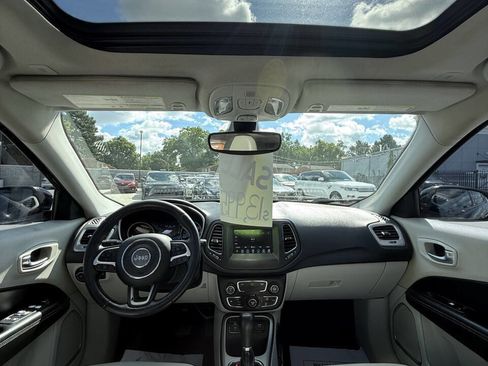 Used 2019 Jeep Compass Latitude FWD image 11