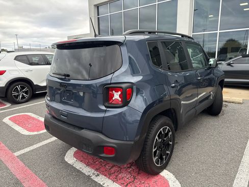 Used 2023 Jeep Renegade Latitude image 3