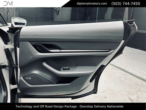 Used 2024 Porsche Taycan 4 Cross Turismo w/ Technology Package (P6F) image 28