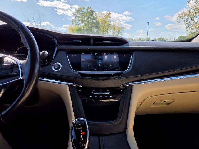 Used 2018 Cadillac XT5 AWD image 18