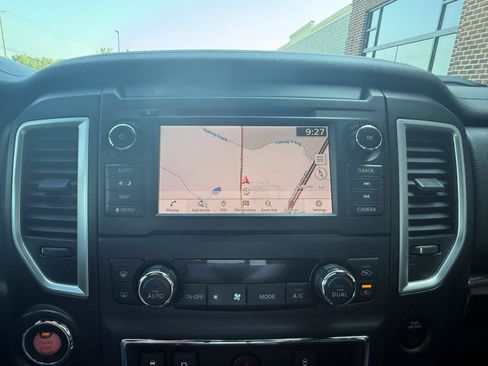Used 2019 Nissan Titan SV w/ SV Convenience Package AWD/4WD image 12