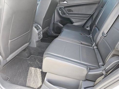 Used 2018 Volkswagen Tiguan SE AWD/4WD image 17