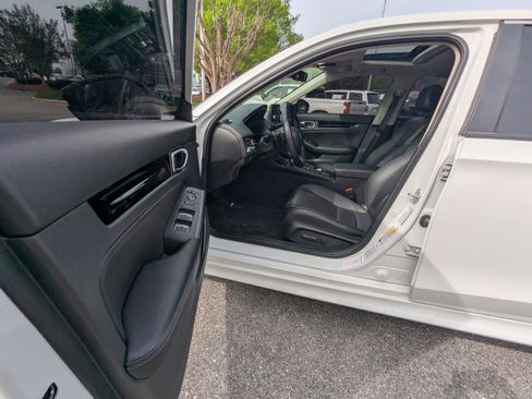 Used 2023 Honda Civic Touring image 9