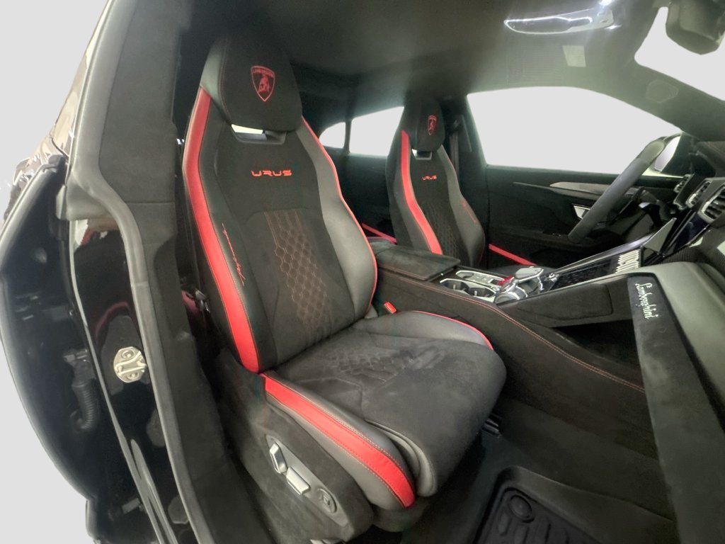 Used 2024 Lamborghini Urus Performante AWD/4WD image 31
