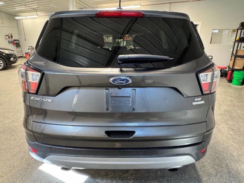Used 2017 Ford Escape SE image 4
