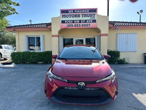 Used 2021 Toyota Corolla LE image 9