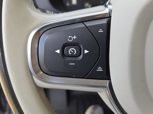 Used 2019 Volvo XC60 T6 Momentum w/ Premium Package AWD/4WD image 24
