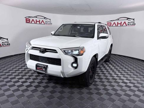 Used 2021 Toyota 4Runner SR5 Premium w/ Moonroof Package RWD image 2