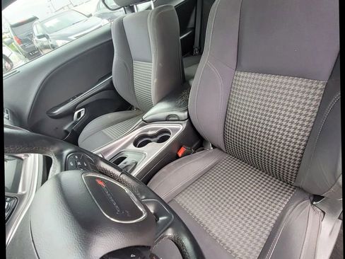 Used 2015 Dodge Challenger SXT image 15