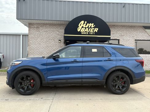 Used 2022 Ford Explorer ST w/ ST Street Pack image 2