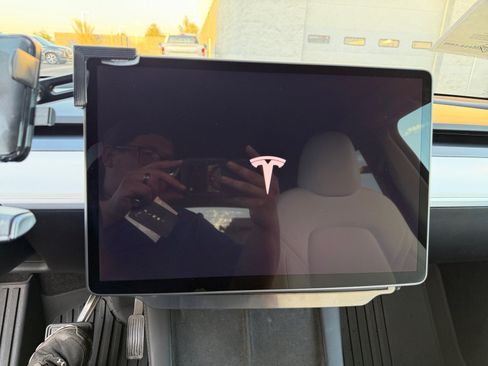 Used 2023 Tesla Model Y 2WD image 19