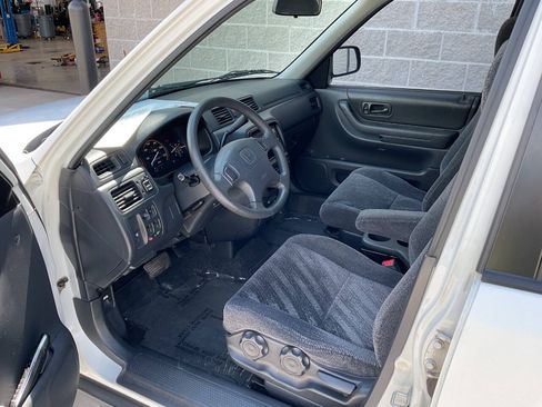 Used 2001 Honda CR-V LX image 14