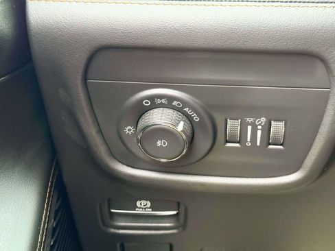 Used 2025 Jeep Grand Cherokee Summit AWD/4WD image 20