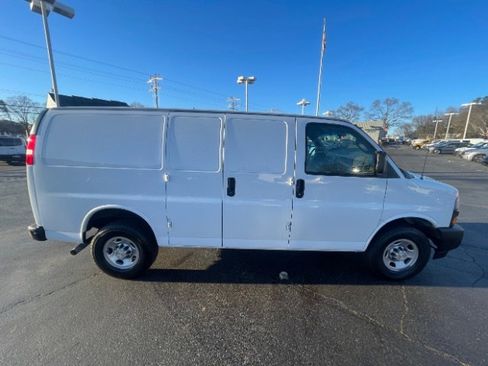 Used 2021 Chevrolet Express 2500 w/ Driver Convenience Package image 5