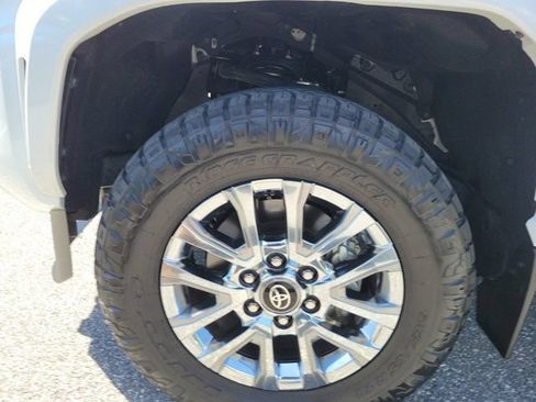 Used 2025 Toyota Tacoma Limited AWD/4WD image 17