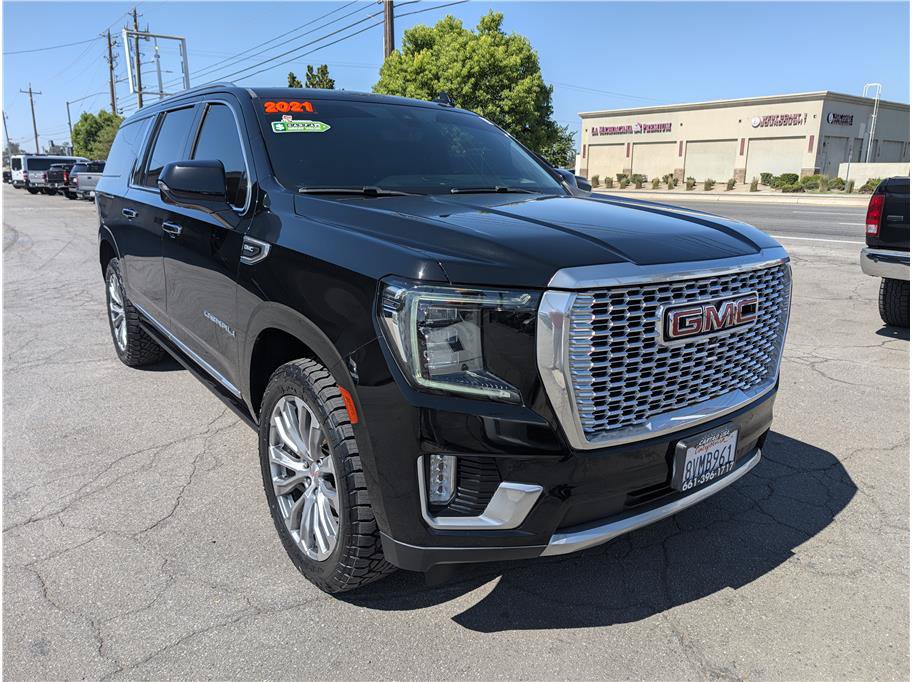 Used 2021 GMC Yukon XL Denali w/ Denali Premium Package AWD/4WD image 3