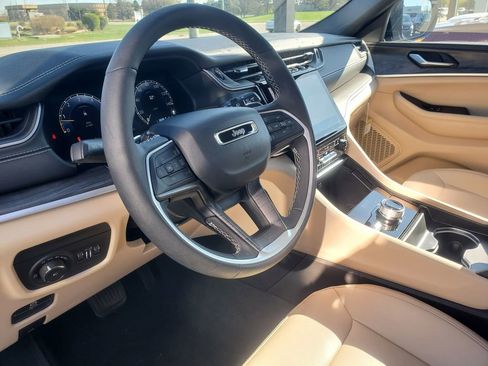 Used 2024 Jeep Grand Cherokee Limited image 17