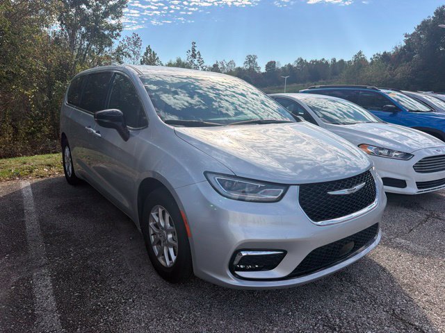 Used 2026 Chrysler Pacifica Select FWD image 1