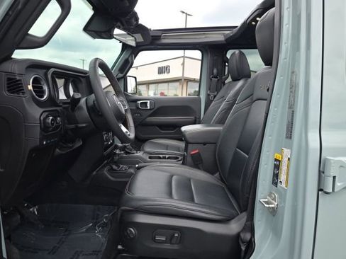 Used 2024 Jeep Wrangler Unlimited Sahara AWD/4WD image 15