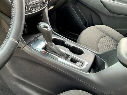 Used 2020 Chevrolet Equinox LT w/ Driver Convenience Package image 14