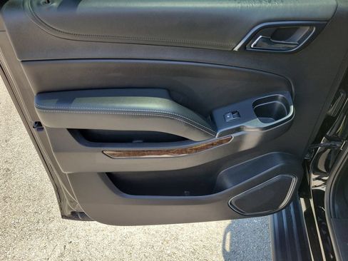Used 2020 Chevrolet Suburban LT RWD image 17