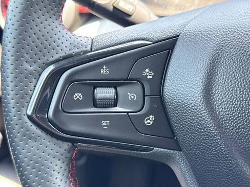 Used 2025 Chevrolet Trax RS w/ Sunroof Package FWD image 28