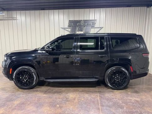 Used 2024 Jeep Wagoneer Series II image 3