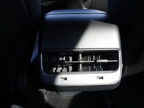 Used 2018 Tesla Model 3 Long Range image 16