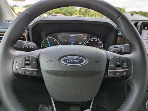 Used 2023 Ford Maverick Lariat FWD image 24