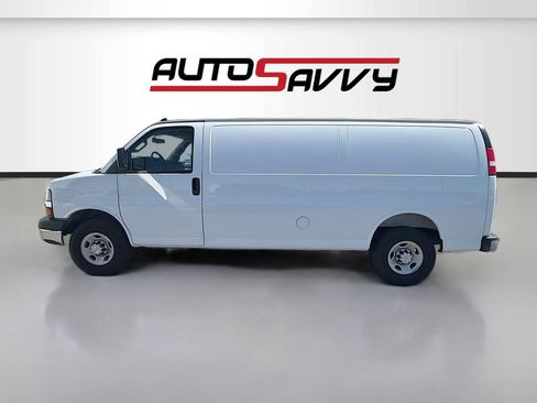 Used 2025 Chevrolet Express 3500 Extended w/ Driver Convenience Package RWD image 4