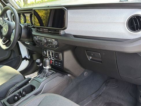 Used 2026 Jeep Wrangler Sport AWD/4WD image 31
