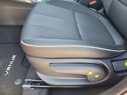 New 2025 Hyundai Venue Limited image 15