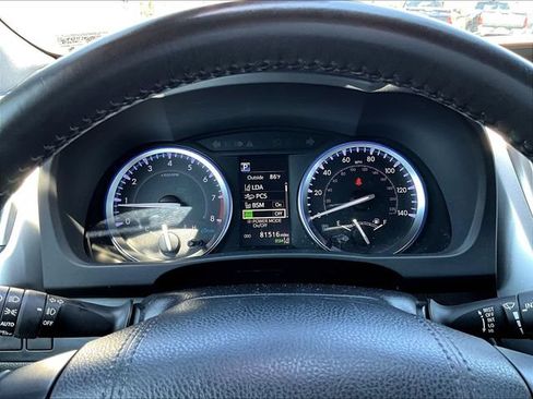 Used 2019 Toyota Highlander XLE AWD/4WD image 14