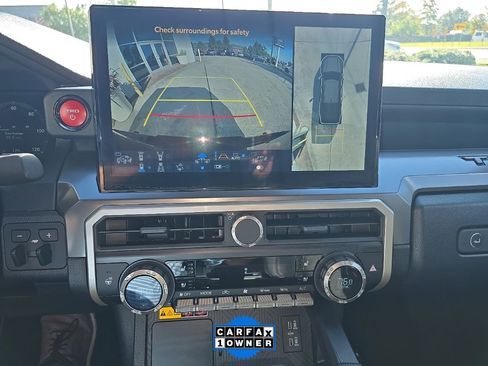 Used 2025 Toyota Tacoma TRD Sport image 35