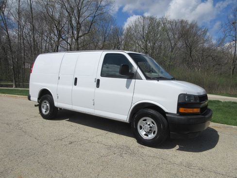 Used 2019 Chevrolet Express 2500 w/ Driver Convenience Package image 3