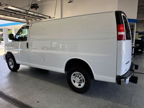 Used 2024 Chevrolet Express 2500 w/ Driver Convenience Package RWD image 5