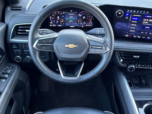 Used 2025 Chevrolet Suburban Premier image 17