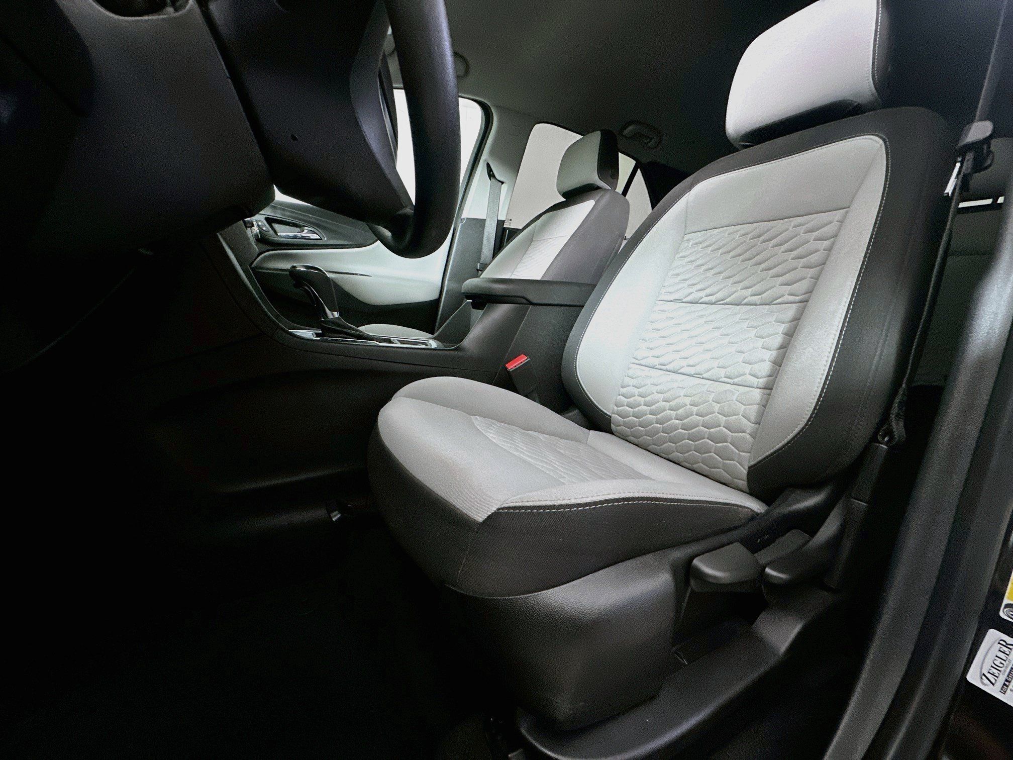 Used 2018 Chevrolet Equinox LS FWD image 13