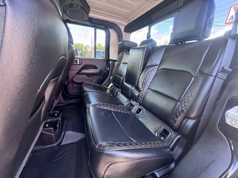 Used 2022 Jeep Gladiator Overland AWD/4WD image 16