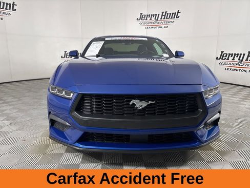 Used 2024 Ford Mustang Coupe image 3