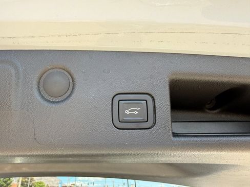 Certified 2024 Chevrolet Equinox LT AWD/4WD image 38