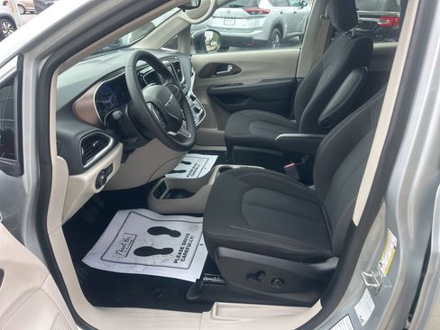 Used 2024 Chrysler Voyager LX FWD image 22