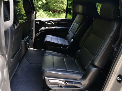 Used 2021 GMC Yukon XL Denali w/ Denali Ultimate Package AWD/4WD image 32
