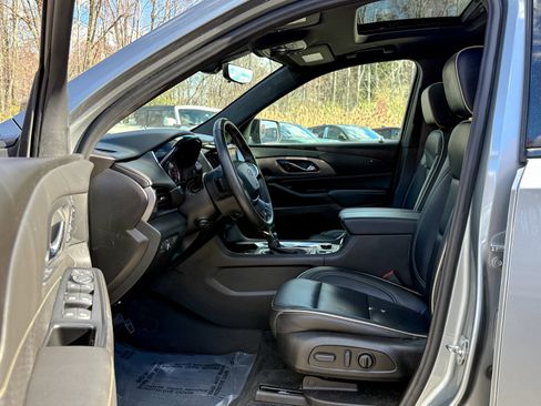Used 2023 Chevrolet Traverse Premier w/ Redline Edition image 17
