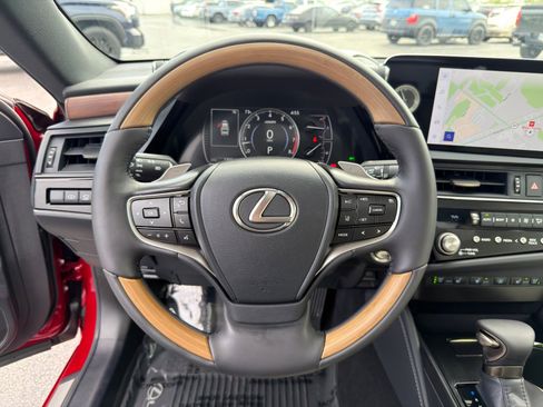 Used 2025 Lexus ES 350 Ultra Luxury image 18