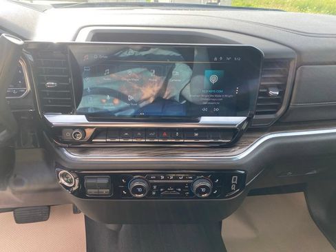 Used 2025 Chevrolet Silverado 1500 LT AWD/4WD image 16
