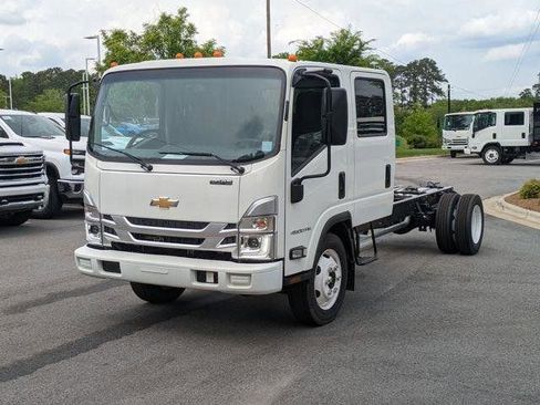 New 2025 Chevrolet Low Cab Forward image 1